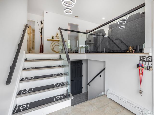 40 Peppermint Road, Commack, NY 11725