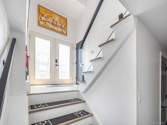 40 Peppermint Road, Commack, NY 11725