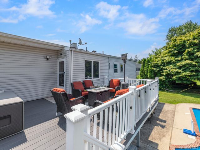 40 Peppermint Road, Commack, NY 11725