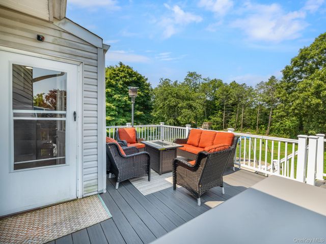 40 Peppermint Road, Commack, NY 11725