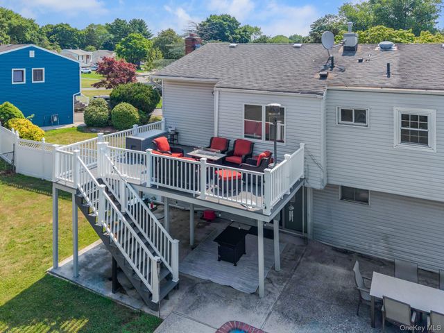 40 Peppermint Road, Commack, NY 11725