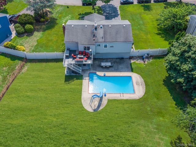40 Peppermint Road, Commack, NY 11725