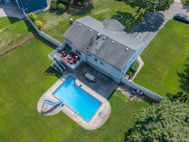 40 Peppermint Road, Commack, NY 11725