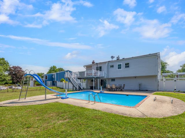 40 Peppermint Road, Commack, NY 11725