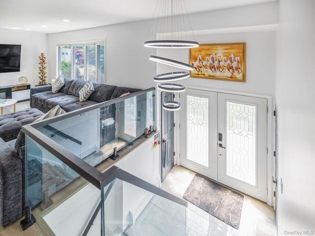 40 Peppermint Road, Commack, NY 11725