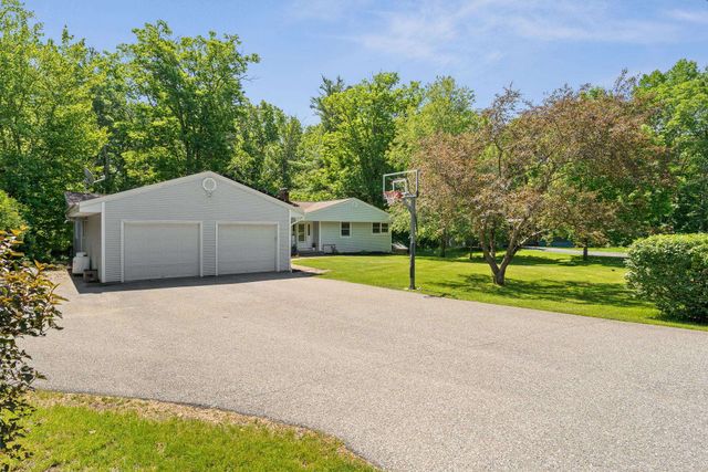 18 Valleyview Drive, Essex, VT 05452