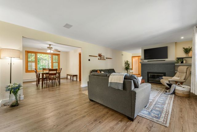 18 Valleyview Drive, Essex, VT 05452