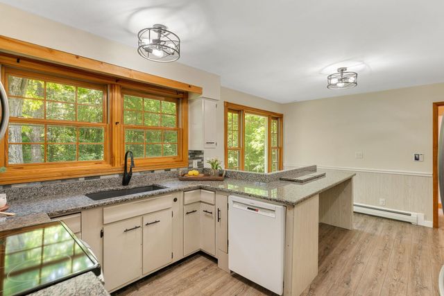 18 Valleyview Drive, Essex, VT 05452