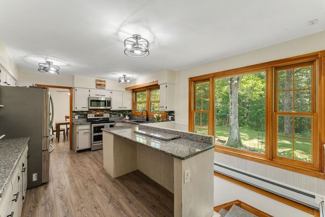 18 Valleyview Drive, Essex, VT 05452