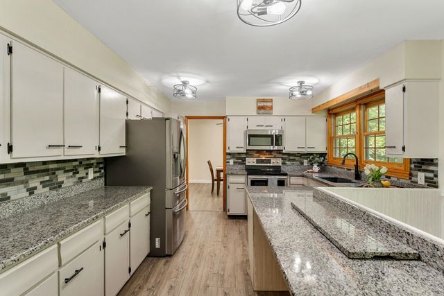 18 Valleyview Drive, Essex, VT 05452