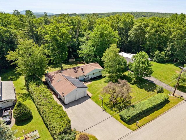 18 Valleyview Drive, Essex, VT 05452