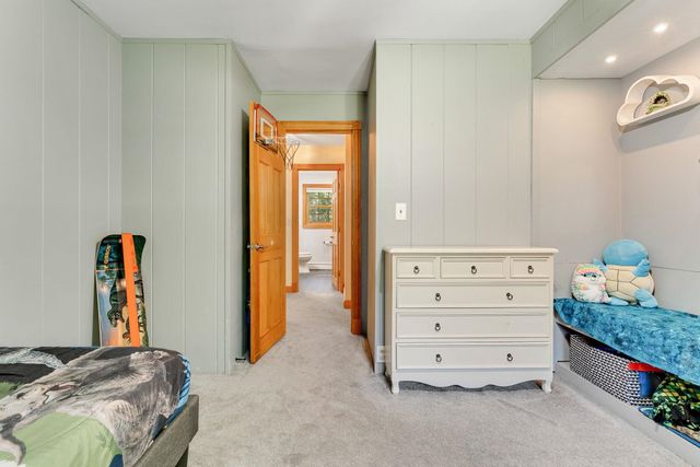 18 Valleyview Drive, Essex, VT 05452