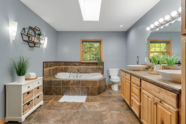 18 Valleyview Drive, Essex, VT 05452