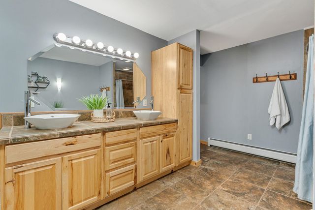 18 Valleyview Drive, Essex, VT 05452