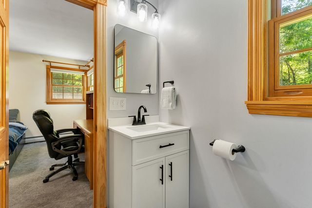 18 Valleyview Drive, Essex, VT 05452