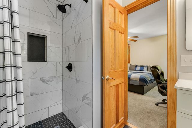 18 Valleyview Drive, Essex, VT 05452