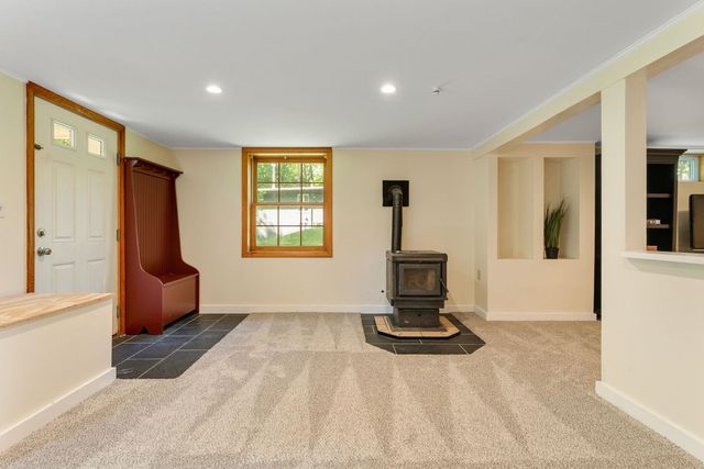 18 Valleyview Drive, Essex, VT 05452