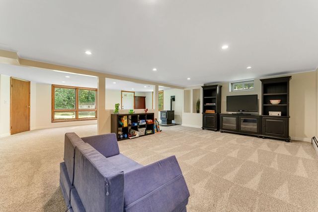 18 Valleyview Drive, Essex, VT 05452