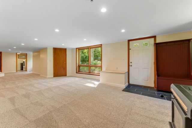 18 Valleyview Drive, Essex, VT 05452