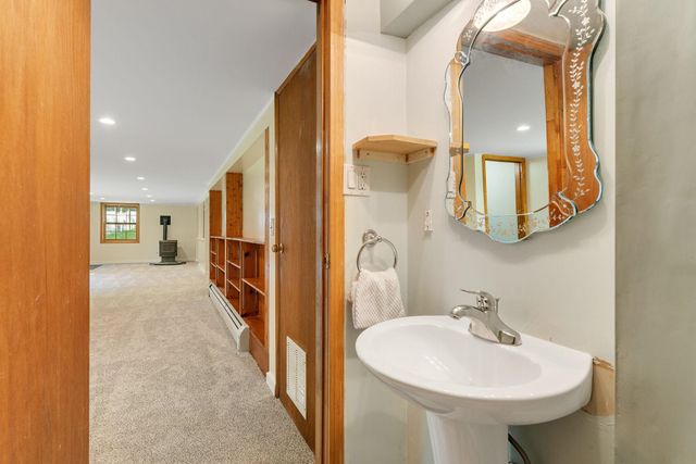 18 Valleyview Drive, Essex, VT 05452