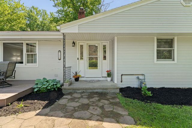 18 Valleyview Drive, Essex, VT 05452