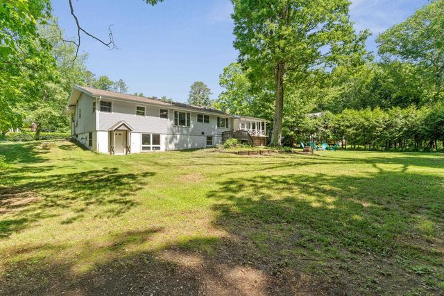 18 Valleyview Drive, Essex, VT 05452