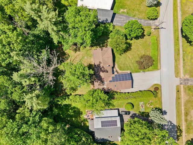 18 Valleyview Drive, Essex, VT 05452