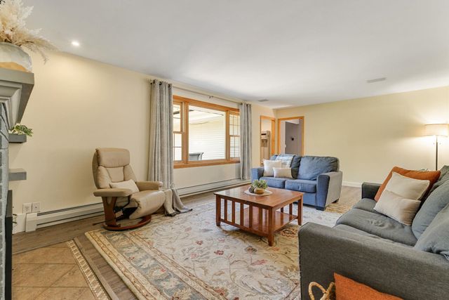 18 Valleyview Drive, Essex, VT 05452