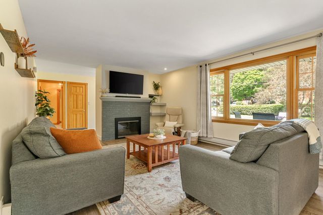 18 Valleyview Drive, Essex, VT 05452