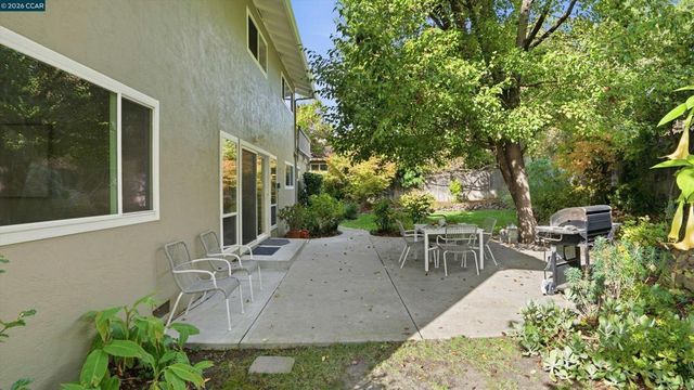 235 Appalachian Dr, Martinez, CA 94553