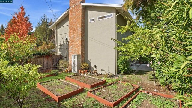 235 Appalachian Dr, Martinez, CA 94553