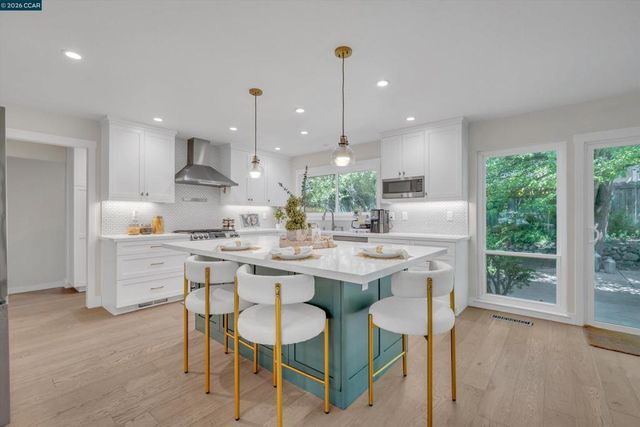 235 Appalachian Dr, Martinez, CA 94553