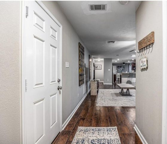 2111 W Gulf Street, Baytown, TX 77520