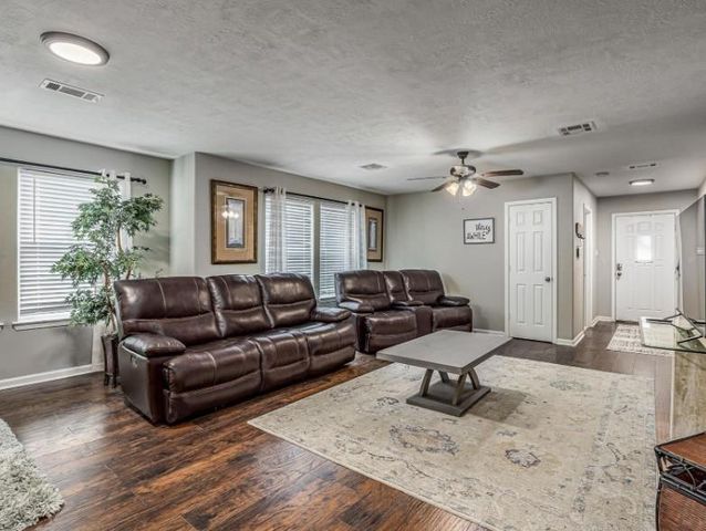 2111 W Gulf Street, Baytown, TX 77520