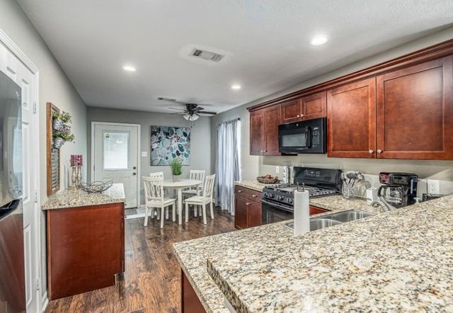 2111 W Gulf Street, Baytown, TX 77520