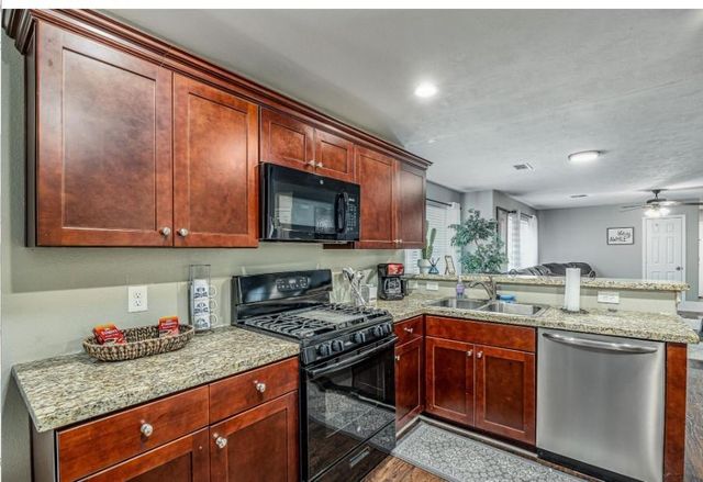 2111 W Gulf Street, Baytown, TX 77520