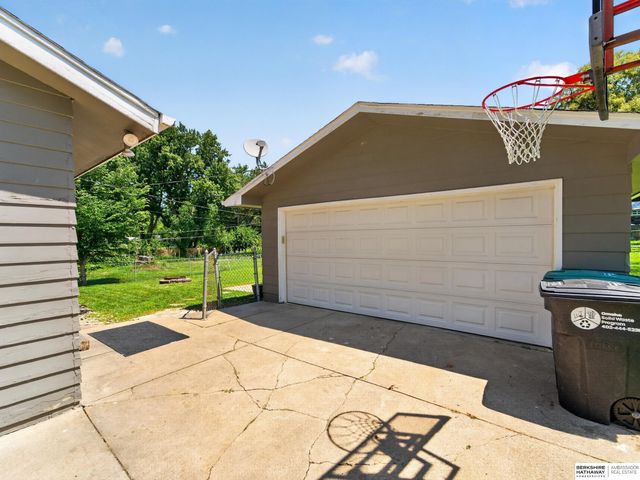 4907 N 64th Street, Omaha, NE 68104