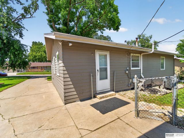 4907 N 64th Street, Omaha, NE 68104