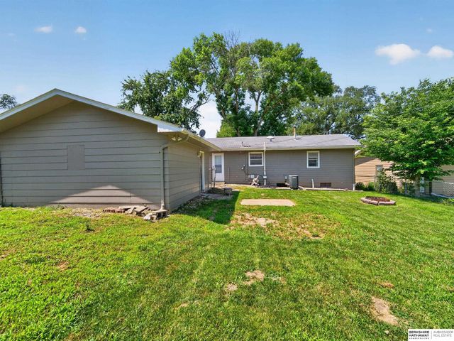 4907 N 64th Street, Omaha, NE 68104