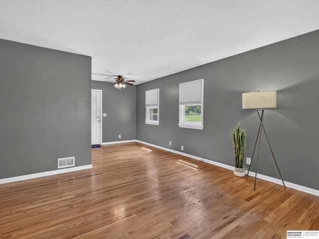 4907 N 64th Street, Omaha, NE 68104