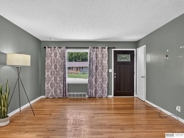 4907 N 64th Street, Omaha, NE 68104