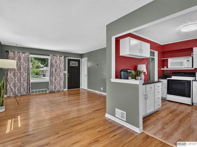 4907 N 64th Street, Omaha, NE 68104