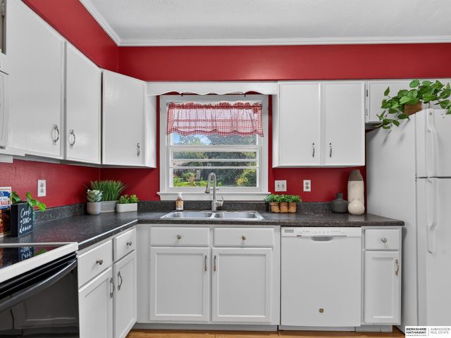 4907 N 64th Street, Omaha, NE 68104