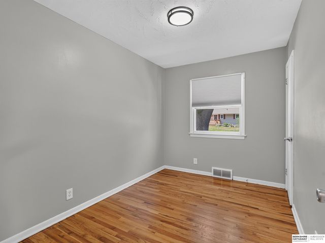 4907 N 64th Street, Omaha, NE 68104