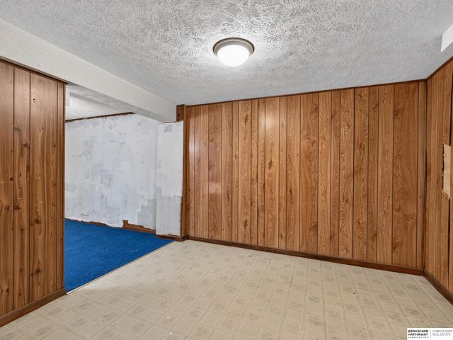 4907 N 64th Street, Omaha, NE 68104