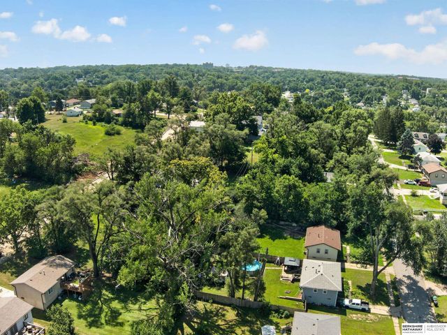 4907 N 64th Street, Omaha, NE 68104
