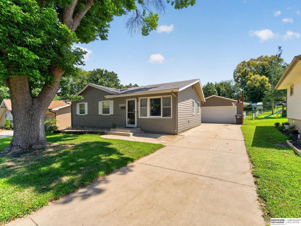 4907 N 64th Street, Omaha, NE 68104