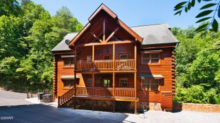 1124 Black Bear Cub Way, Sevierville, TN 37862