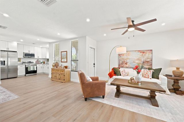 424 Putnam Road, West Palm Beach, FL 33405