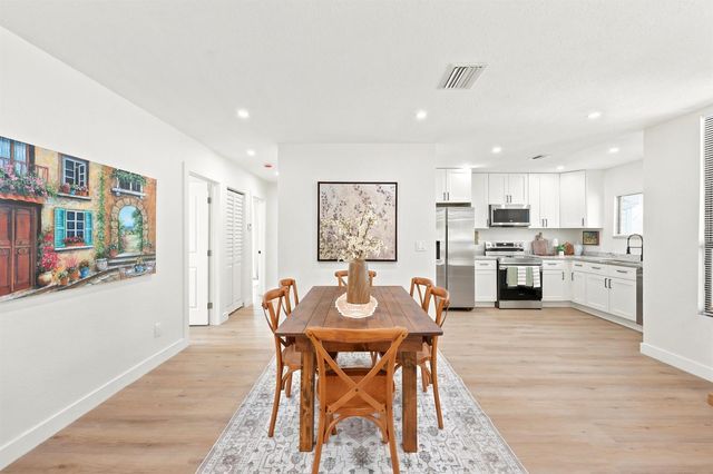 424 Putnam Road, West Palm Beach, FL 33405